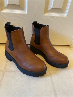 Dirty Laundry Tan Chelsea Lug Ankle Boots